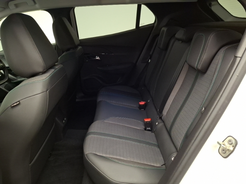 Peugeot 2008 1.5 Bluehdi 110 Allure White #6
