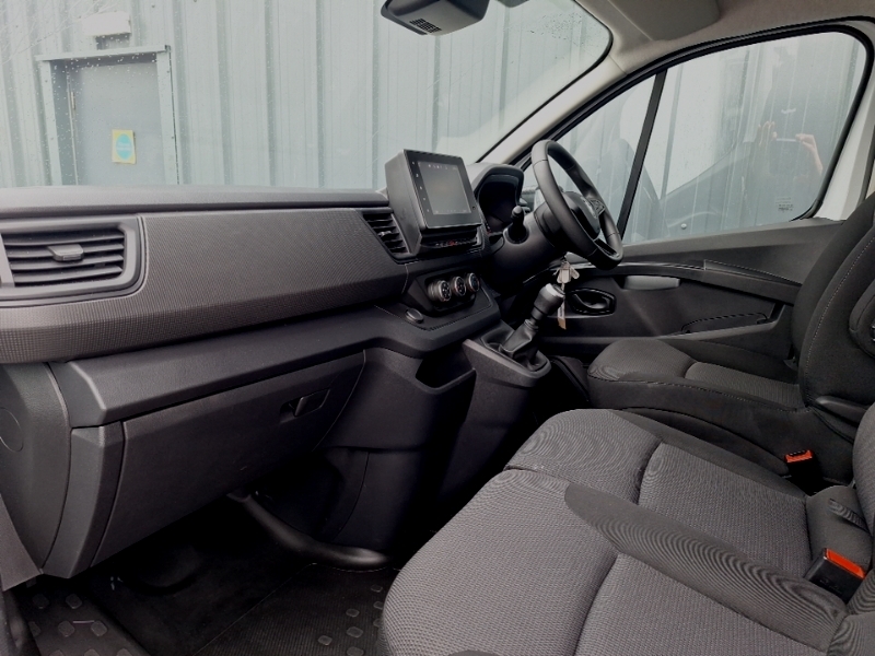 Renault Trafic Ll30 Blue Dci 130 Advance Safety Van White #5