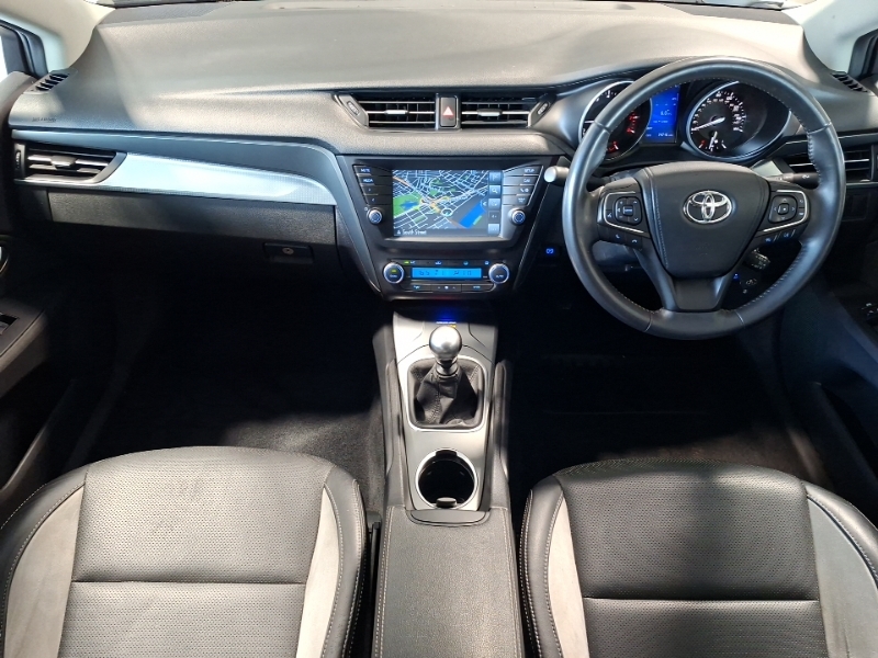 Toyota Avensis 1.8 Design White #3