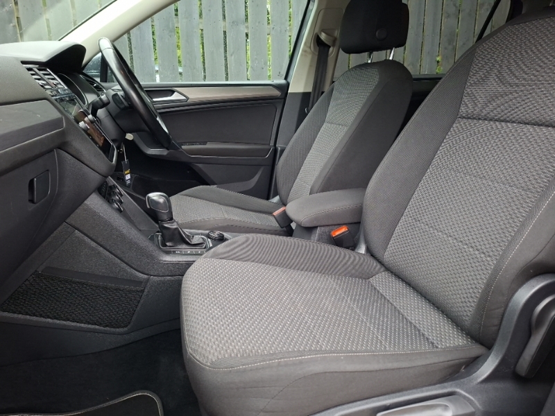 Volkswagen Tiguan Allspace 2.0 Tdi 4Motion Match Dsg Grey #5
