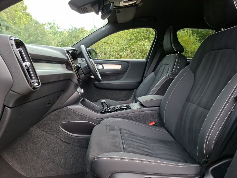 Volvo XC40 2.0 B4p Plus Black Edition Black #5