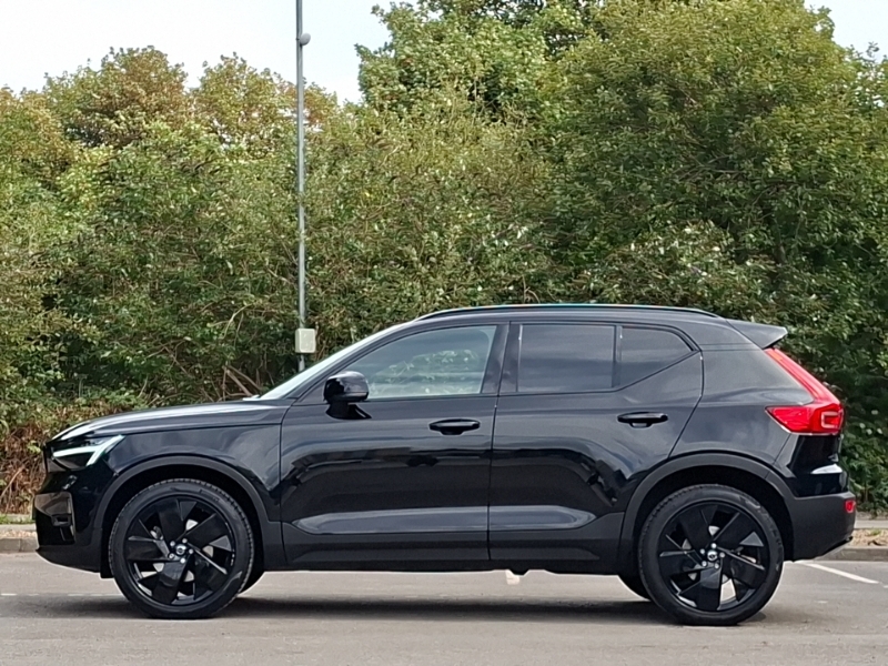 Volvo XC40 2.0 B4p Plus Black Edition Black #4