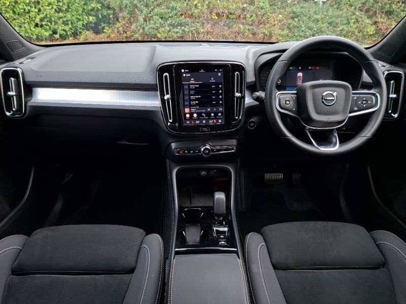 Volvo XC40 2.0 B4p Plus Black Edition Black #3
