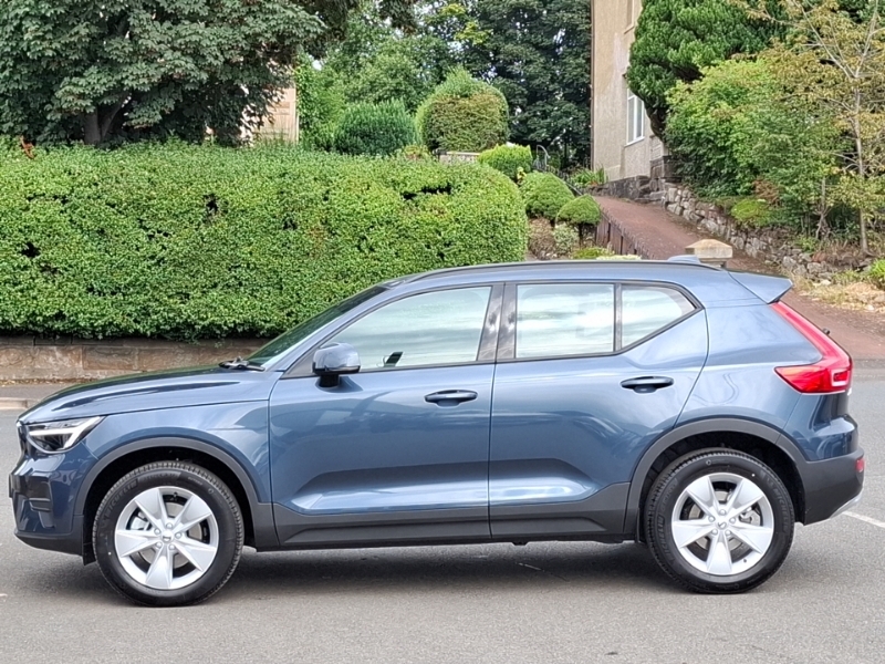 Volvo XC40 2.0 B3p Core Blue #4