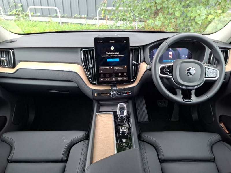 Volvo XC60 2.0 B5p Plus Dark Awd Geartronic Red #3