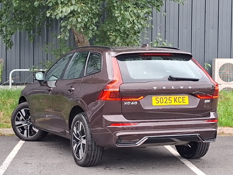 Volvo XC60 2.0 B5p Plus Dark Awd Geartronic Red #2