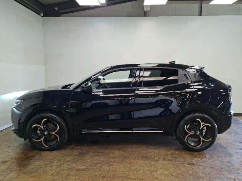 Alfa Romeo Junior 1.2 Turbo Ibrida Intensa Black #4