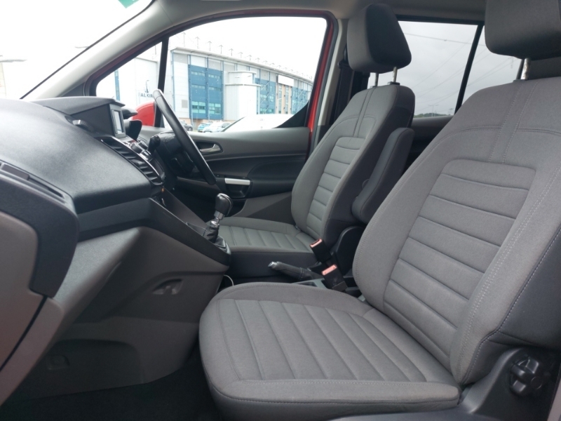 Ford Grand Tourneo Connect 1.5 Ecoblue 120 Titanium Red #5