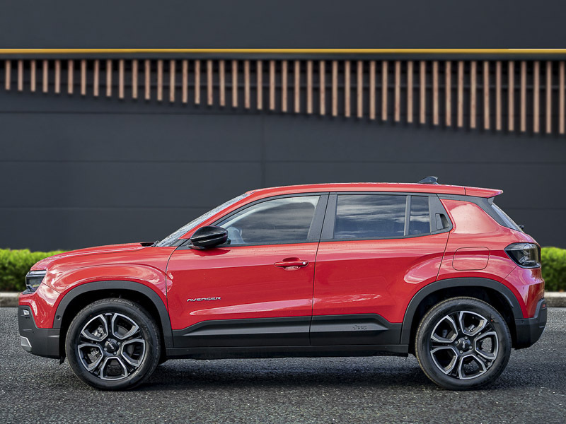 Jeep Avenger 1.2 E-hybrid Summit Dct Red #4