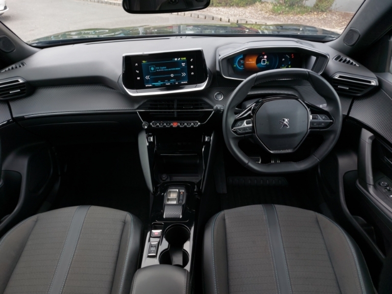 Peugeot e-2008 100Kw Allure Premium 50Kwh Black #3
