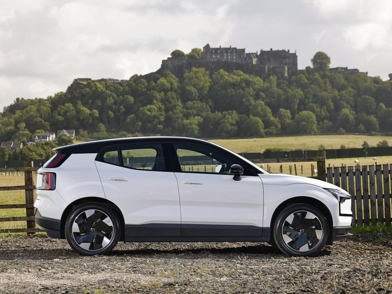 Volvo EX30 200Kw Sm Extended Range Plus 69Kwh White #4