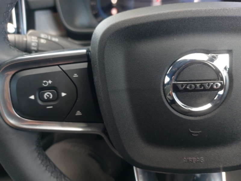 Volvo EX40 Single Extended Range Ultra Black Edition Sunroof #12