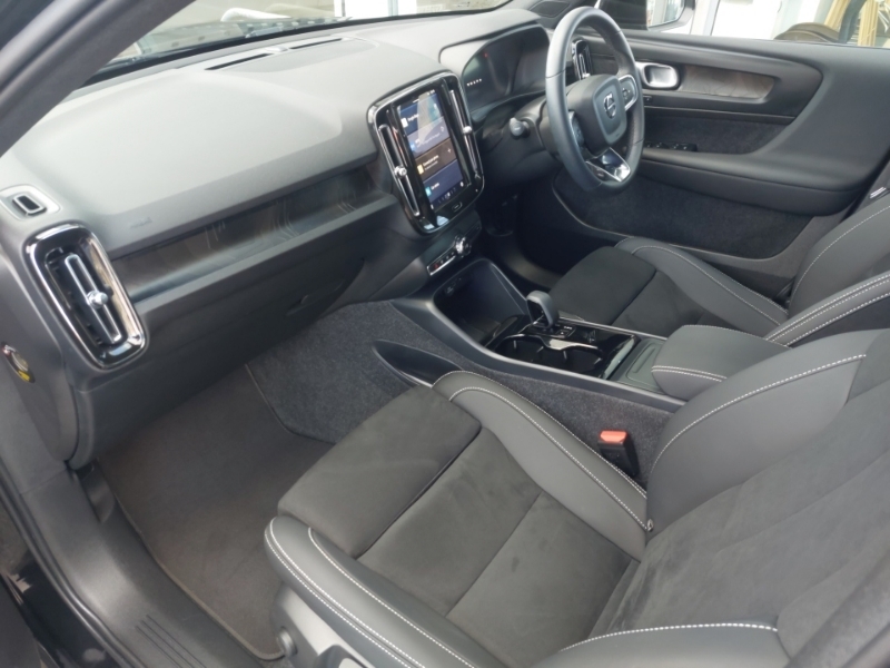 Volvo EX40 Single Extended Range Ultra Black Edition Sunroof #5