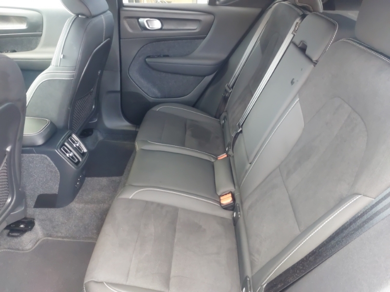 Volvo EX40 Single Extended Range Ultra Black Edition Sunroof #6