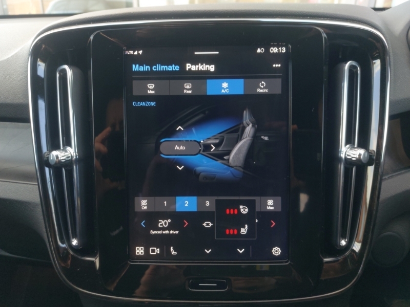 Volvo EX40 Single Extended Range Ultra Black Edition Sunroof #17