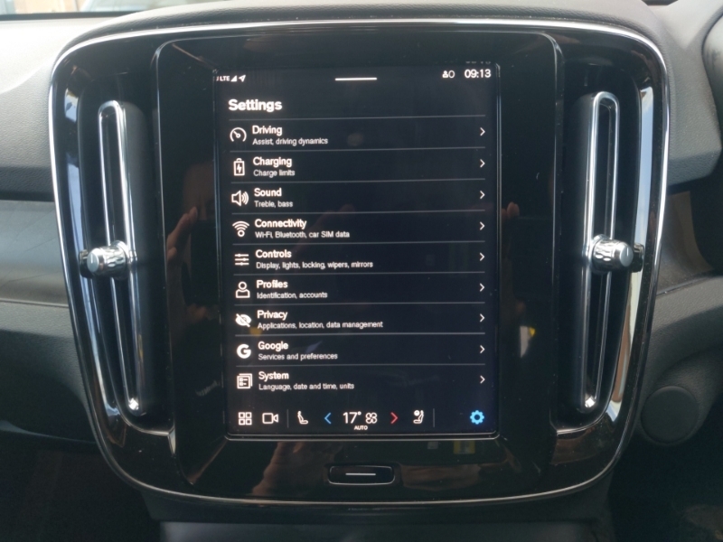 Volvo EX40 Single Extended Range Ultra Black Edition Sunroof #16