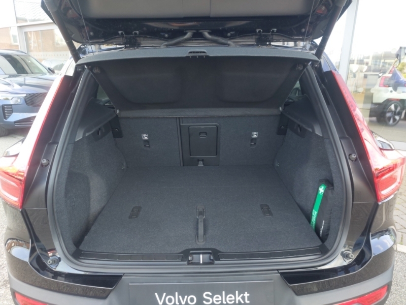 Volvo EX40 Single Extended Range Ultra Black Edition Sunroof #18