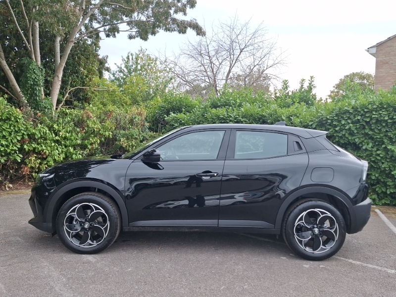 Alfa Romeo Junior 1.2 Turbo 145 Ibrida Black #4