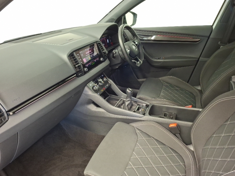 Skoda Karoq 1.5 Tsi Sportline White #5