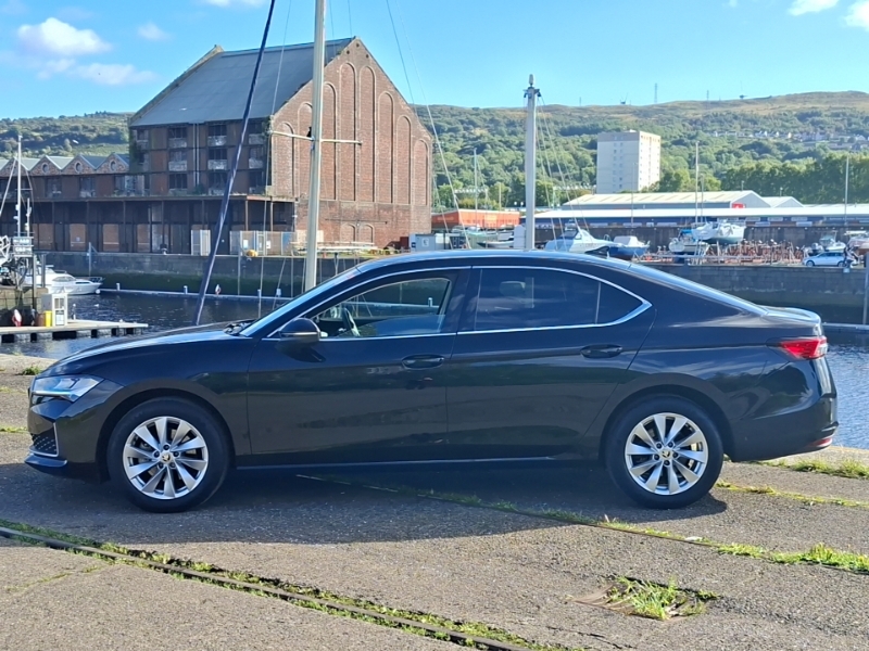 Skoda Superb 1.5 Tsi E-tec Se Technology Dsg Black #4