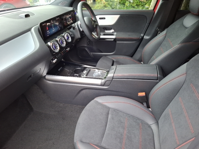 Mercedes-Benz GLA Class Gla 200 Amg Line Executive Red #5