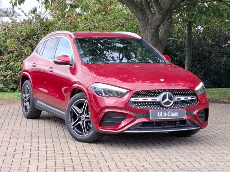 Mercedes-Benz GLA Class Gla 200 Amg Line Executive Red