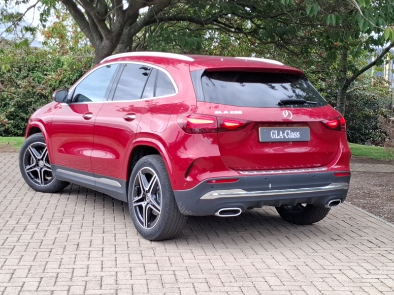 Mercedes-Benz GLA Class Gla 200 Amg Line Executive Red #2