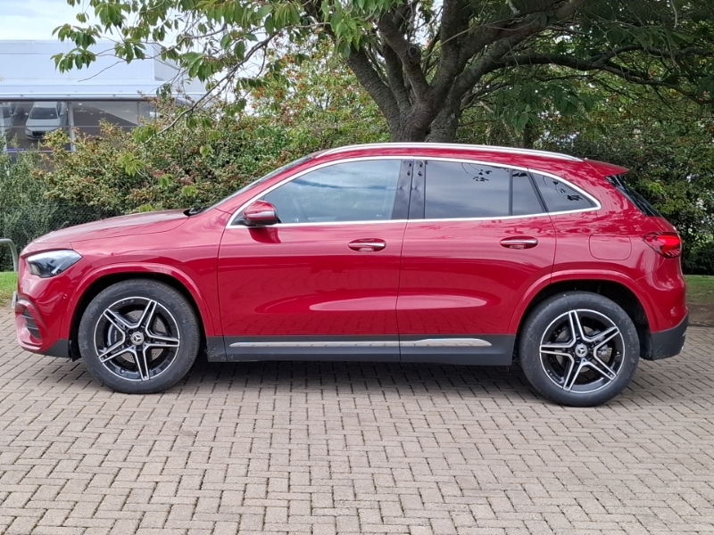 Mercedes-Benz GLA Class Gla 200 Amg Line Executive Red #4