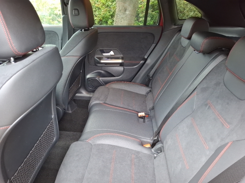 Mercedes-Benz GLA Class Gla 200 Amg Line Executive Red #6