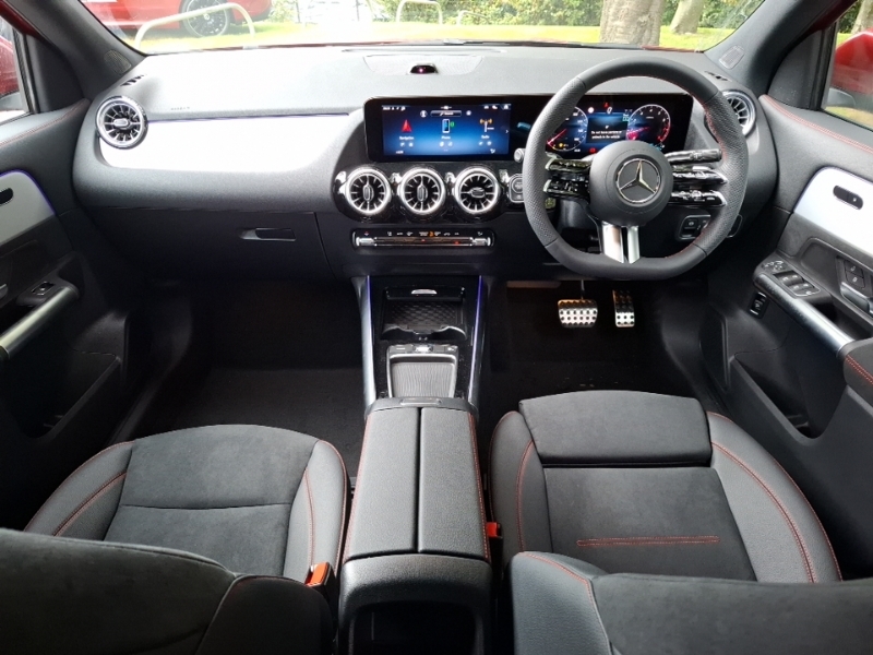 Mercedes-Benz GLA Class Gla 200 Amg Line Executive Red #3