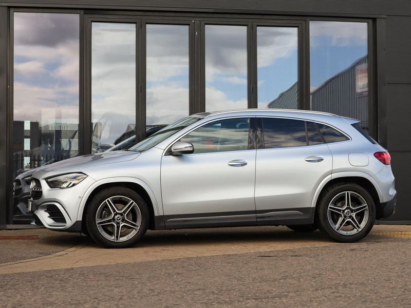Mercedes-Benz GLA Class Gla 180 Sport Edition Black #4