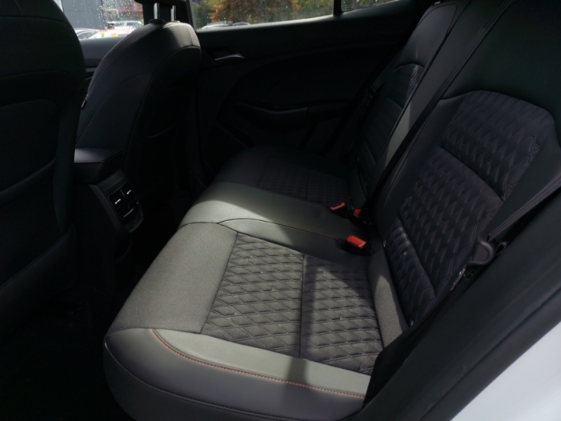 MG MG3 1.5 Hybrid Trophy White #6