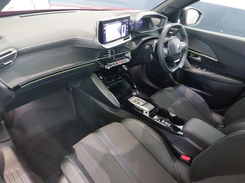 Peugeot 2008 1.2 Puretech 130 Gt Eat8 Red #5