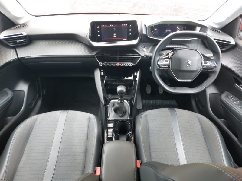 Peugeot 208 1.2 Puretech 100 Allure Red #3