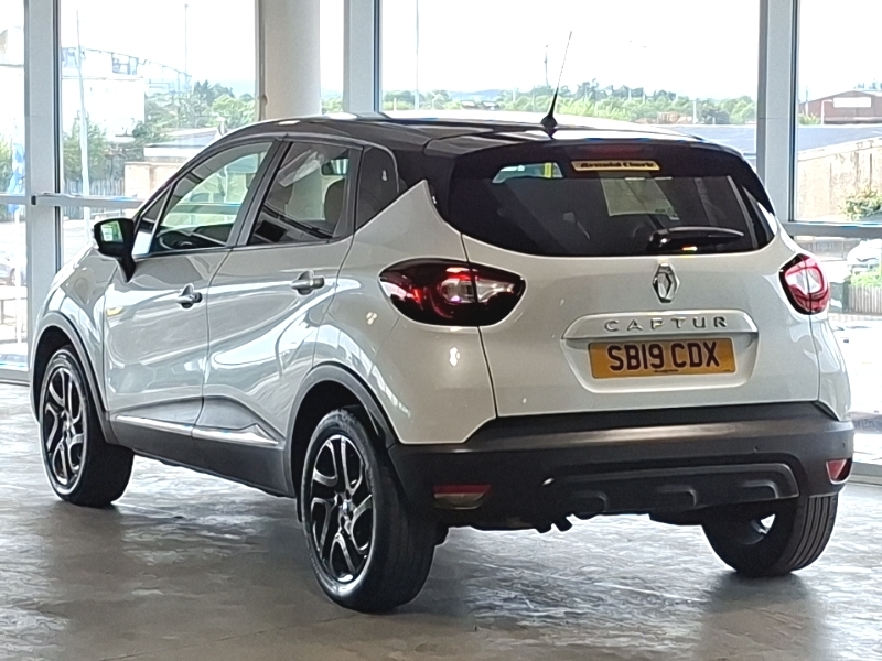 Renault Captur 1.3 Tce 130 Iconic White #2