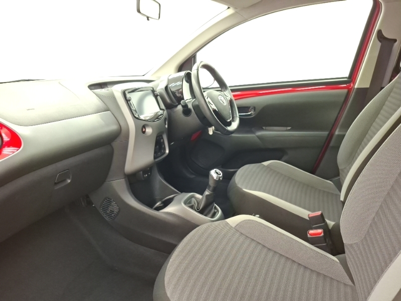 Toyota Aygo 1.0 Vvt-i X-trend Red #5