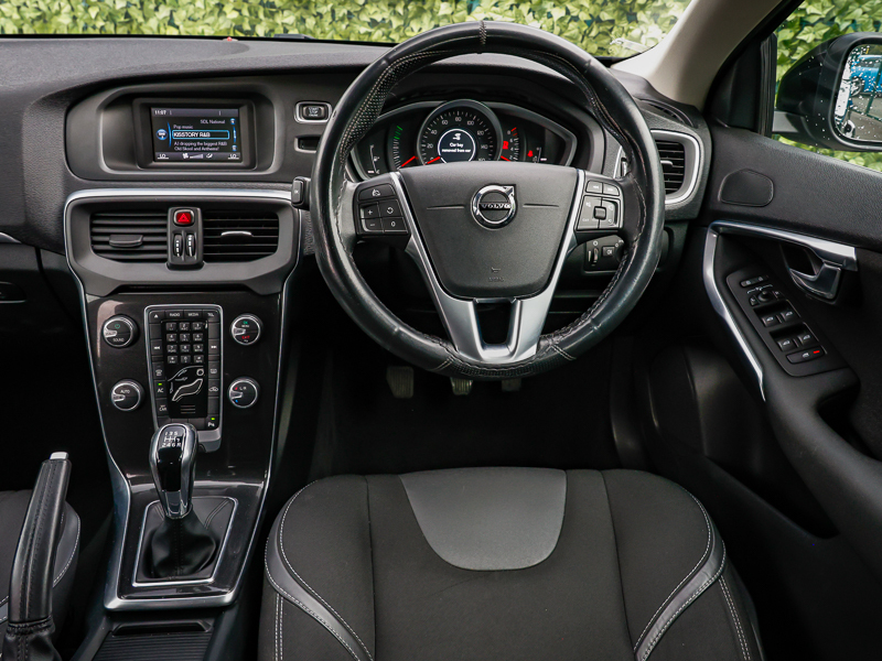 Volvo V40 2.0 D2 Momentum Edition 118 Bhp Black #11