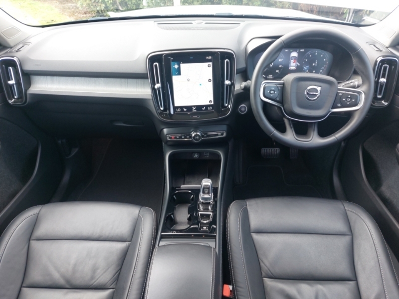 Volvo XC40 2.0 B4p Inscription Awd Black #3