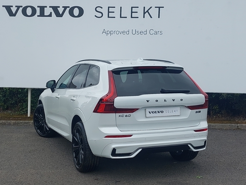 Volvo XC60 2.0 B5p Plus Black Edition Awd Geartronic White #2