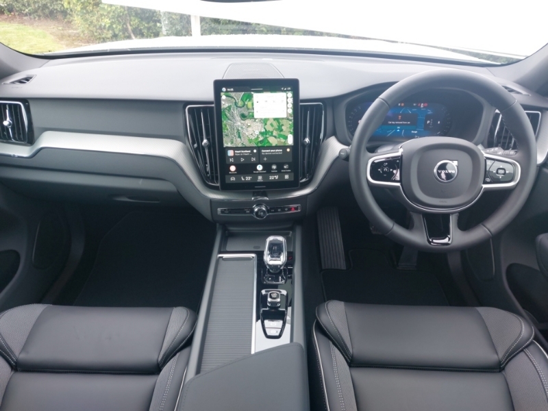 Volvo XC60 2.0 B5p Plus Black Edition Awd Geartronic White #3