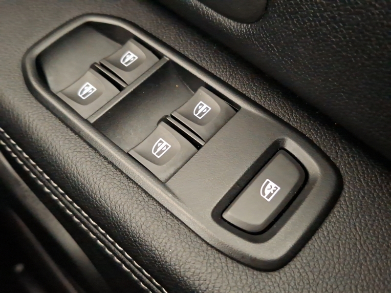 Dacia Duster 1.5 Blue Dci Comfort Suv 4Wd Sel White #17