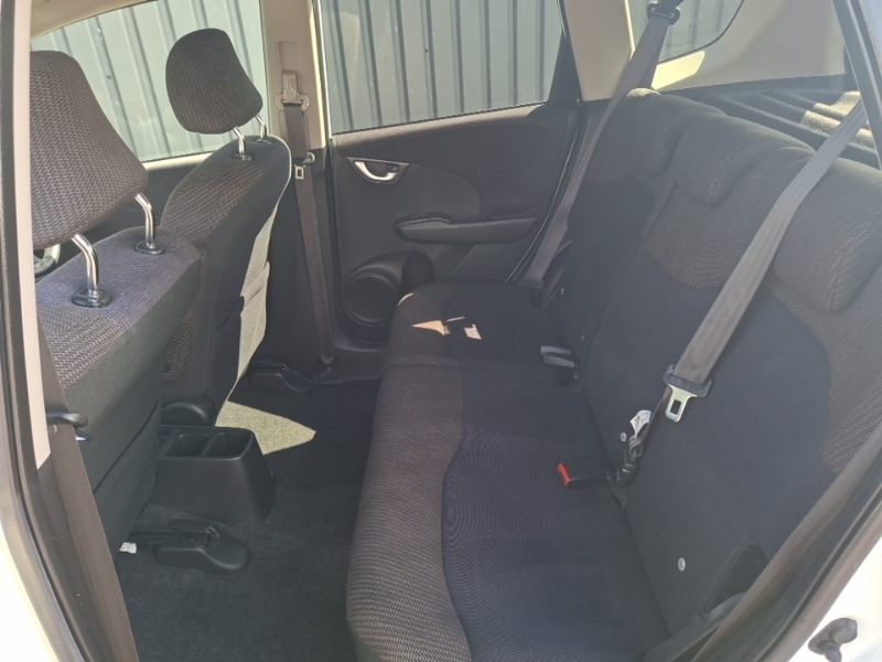 Honda Jazz 1.4 I-vtec Es Plus Cvt White #6