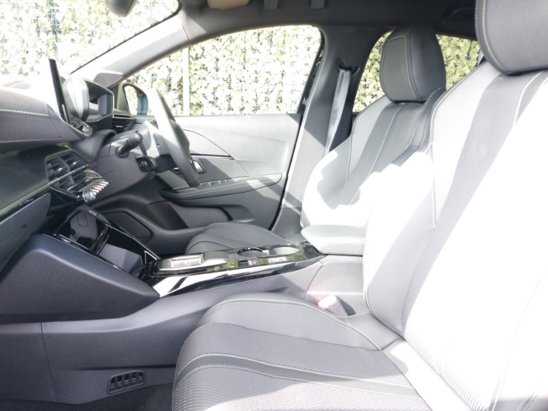 Peugeot 208 1.2 Hybrid 110 Gt E-dsc6 Black #5
