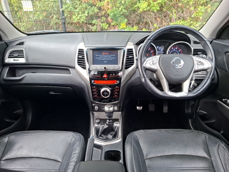 SsangYong Tivoli 1.6 Ex Red #3