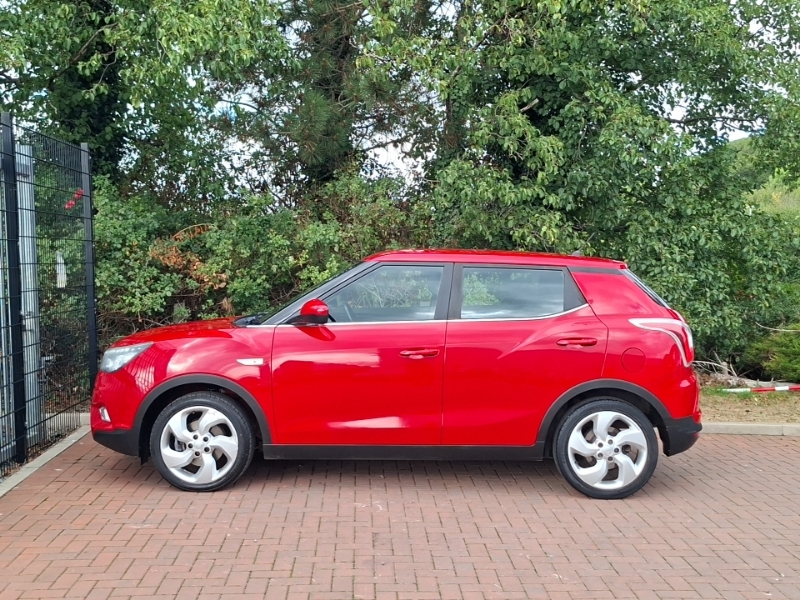 SsangYong Tivoli 1.6 Ex Red #4