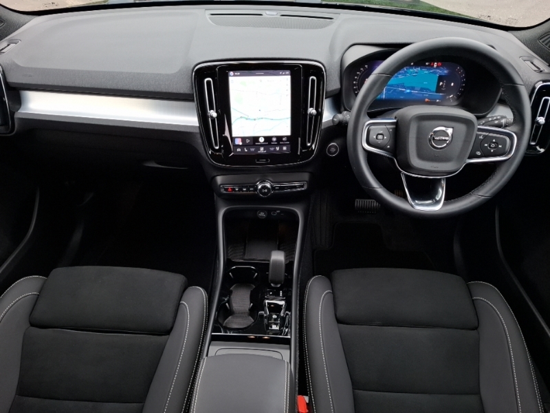 Volvo XC40 2.0 B3p Plus Black Edition Black #3