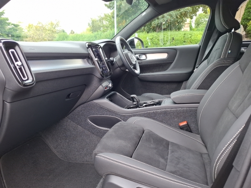Volvo XC40 2.0 B3p Plus Black Edition Black #5