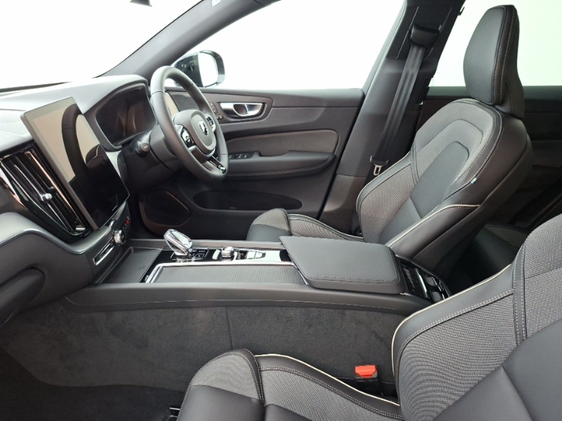 Volvo XC60 2.0 B5p Plus Black Edition Awd Geartronic Black #5