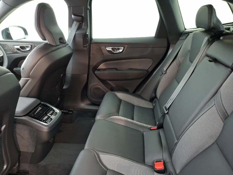 Volvo XC60 2.0 B5p Plus Black Edition Awd Geartronic Black #6