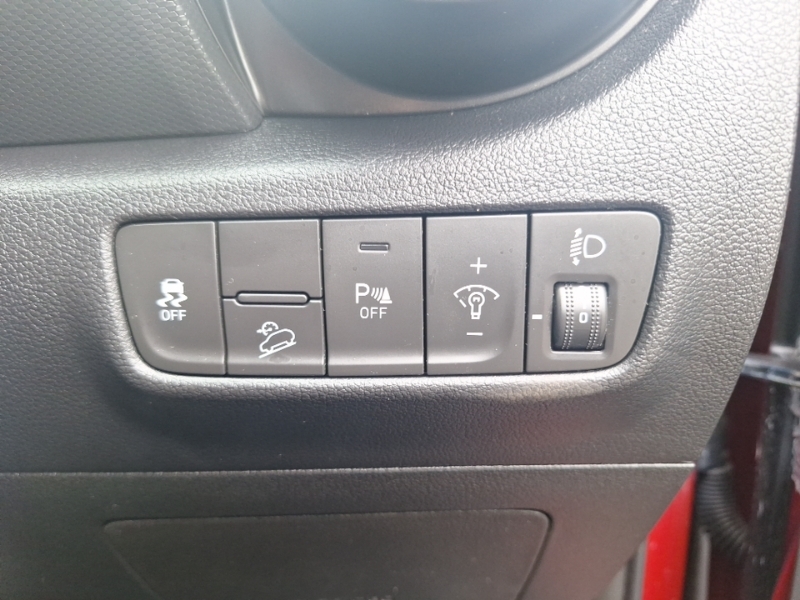 Hyundai Kona Premium Red #16